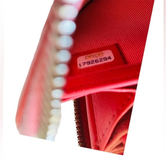 CHANEL
Interlocking CC Logo Wallet - Picture 13 of 16